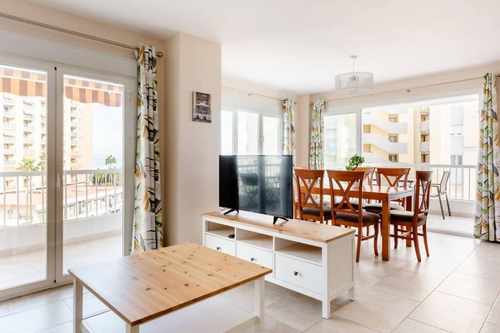 Amplio Con Vistas Al Mar Y Piscina En Benalmadena Apartment Exterior photo